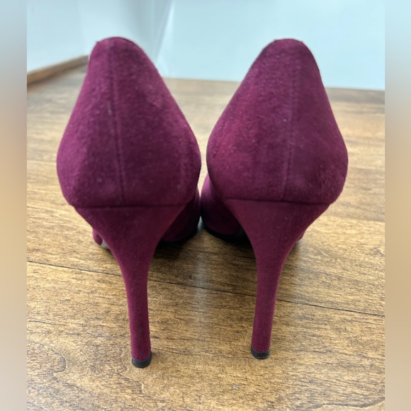 Stuart Weitzman suede pumps. Size 8. Maroon color. - Picture 3 of 11